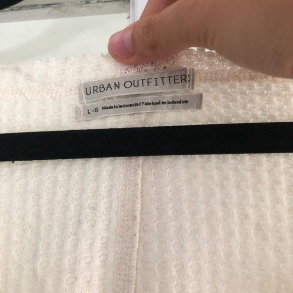 Off white long sleeve Urban Outfitters - Picture 3 of 4